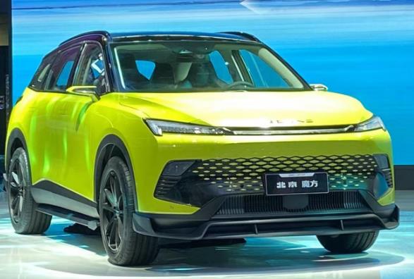 2022款北京汽車魔方圖片與報價 9.99萬起售,滿配搜秀SUV